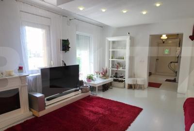 Proprietate Exclusivista: 2 Case, Piscina ?i Teren de Ten - 36