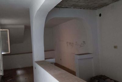 Casă cu 6 camere în Central - 2