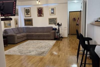 Apartament cu 3 camere semidecomandat, mobilat în Herăstrău