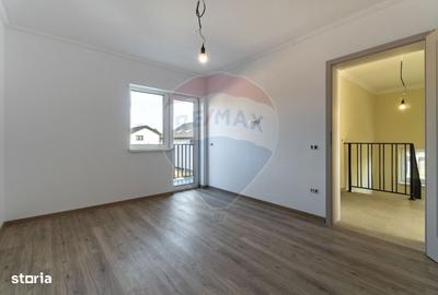 Casă cu 4 camere în Noua