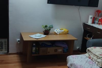 Apartament cu 2 camere decomandat, mobilat în Titan
