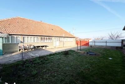 Casă cu 4 camere cu Teren 1669 Mp în Livada - 4