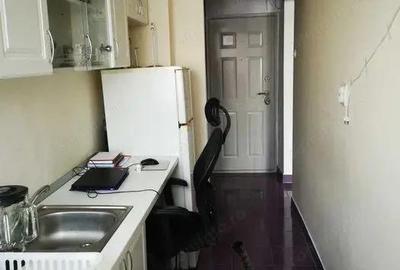 Garsonieră decomandată în Tudor