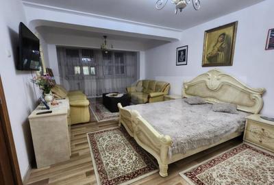 Casă cu 9 camere cu Teren 1500 Mp în Criș - 1