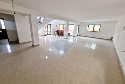 Casa  Zona Linistita - 25