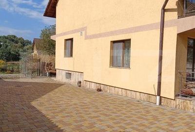 Casă cu 6 camere cu Teren 300 Mp în Central - 1