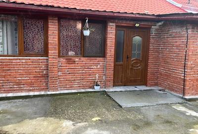 Casa la curte comuna cu oamenii serio?i chiar de treaba 7 familii dar pu?inefamilii sunt - 1