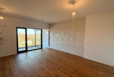 Apartament cu 3 camere semidecomandat în Central - 1