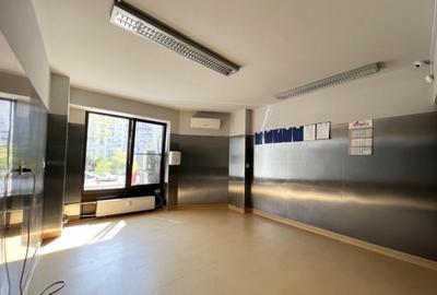 Spatiu comercial, stradal , de inchiriat in Bdul Decebal - 12