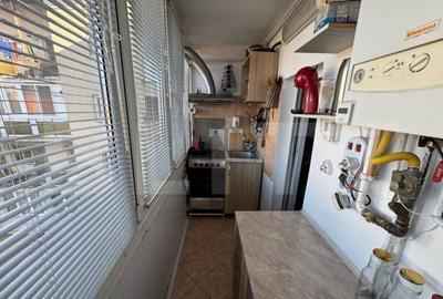 Apartament de vanzare cu 2 camere, decomandat Zona Indu - 2