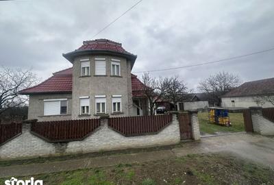 Casă cu 6 camere cu Teren 3103 Mp în Odoreu - 4