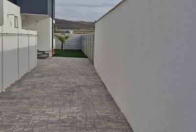 Casă cu 5 camere cu Teren 435 Mp în Oncea