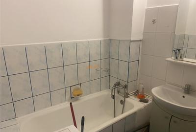 Garsoniera , zona B-dul Independentei , et 2 , 32 mp , decom - 11