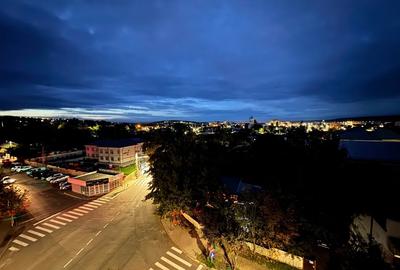 Apartament cu camere decomandat - 13