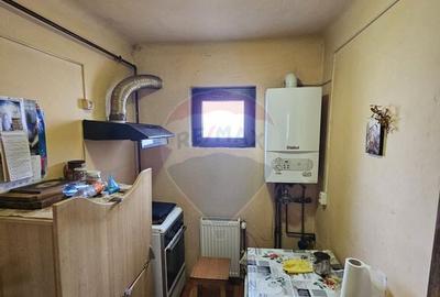 1/2 - Casa de vanzare + teren 472 mp - 1