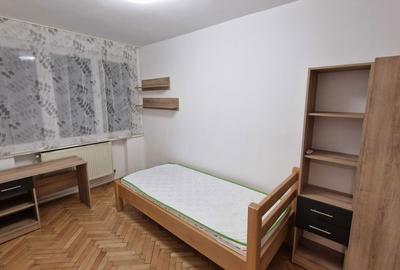Apartament cu 3 camere semidecomandat în Cornișa - 3