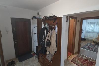 Apartament cu 3 camere decomandat în Rahova - 2