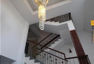 Vila impunatoare cu iesire la lac in Peris - 3