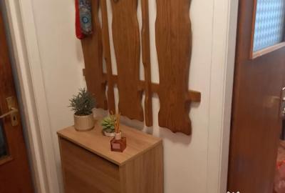 Apartament cu 3 camere semidecomandat în Titan