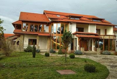 Vila 16 camere si 3 ha teren intravilan - 1