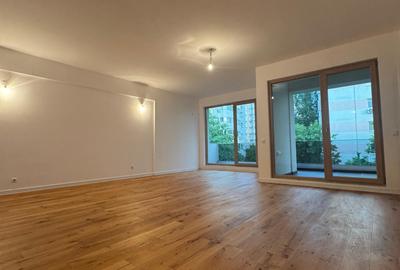 Penthouse cu 4 camere decomandat în Iancului