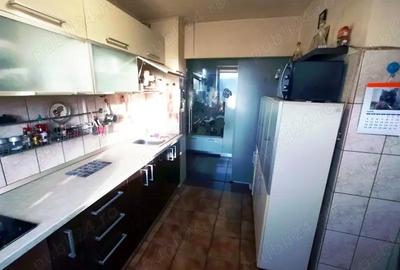 Apartament cu 3 camere semidecomandat în Ozana