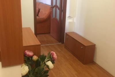 Apartament cu 2 camere decomandat, mobilat în Tractorul - 1