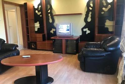 Apartament cu 3 camere decomandat în Steaua