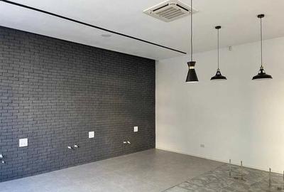 Poarta 6-spatiu comercial finisat modern cu 2 intrari - 2