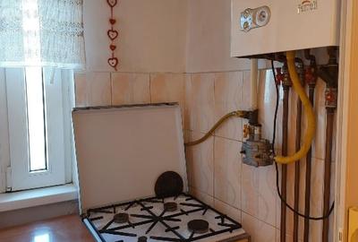 Proprietar  ofer garsoniera mica,  180 euro - 14