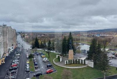 Apartament cu 3 camere decomandat în Central - 1