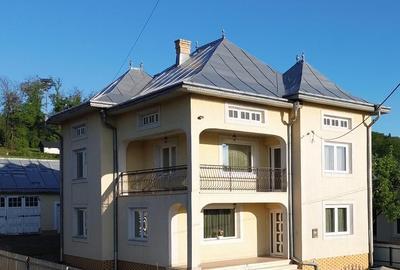 Casă individuală cu 5 camere cu Garaj în Dărmănești - 1