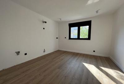 Casă cu 5 camere cu Teren 500 Mp în Central - 13