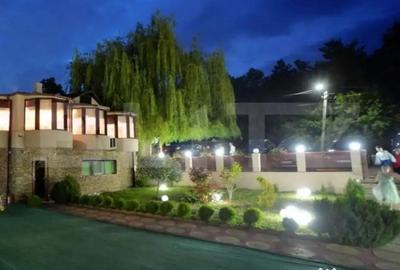 Spațiu comercial, de 293 mp, în Central - 3