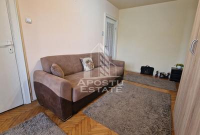 Apartament cu 3 camere, centrala proprie, zona Dacia - 2
