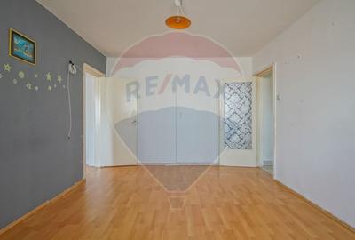 Apartament cu 3 camere semidecomandat în Ștefan cel Mare