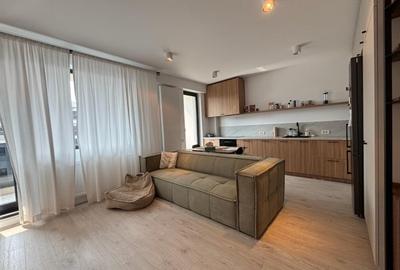 Apartament cu 3 camere semidecomandat, mobilat în Pipera