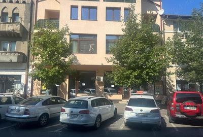 Inchiriez spa?iu ultracentral ( langa Primaria Drobeta , vis-a-vis CEC BANK ) - 8