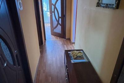 Apartament cu 3 camere semidecomandat în Central - 2