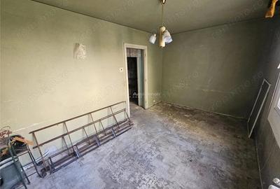 Apartament cu 2 camere semidecomandat în Micro I - 10