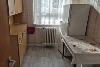 Apartament cu 2 camere semidecomandat în Craiovei