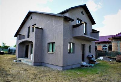 Casă cu 5 camere în Șerbănești - 2