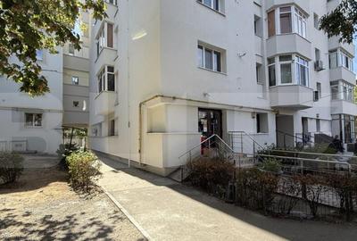 Spa?iu comercial parter bloc renovat 118 mp, Lapu?, zona - 1