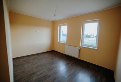 Casă cu 3 camere în Borș - 10