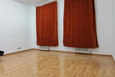 Spațiu comercial, de 23 mp, în Central - 1