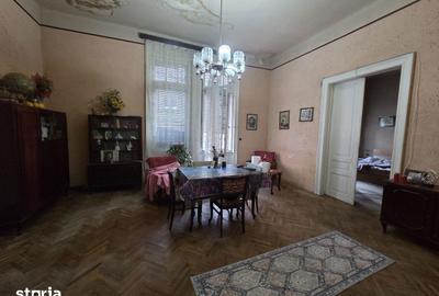 Apartament cu 4 camere în Central - 1