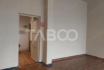 Spatiu comercial 48 mp 2 camere zona cu vad comercial Piata Noua - 1