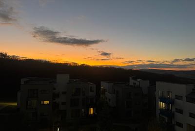 Apartament luminos  și cu o priveliște superbă  - 2 camere + parcare subterana - 9