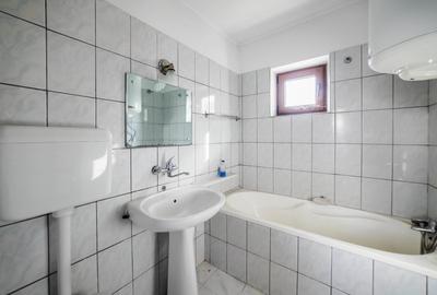 Tartasesti,str. Principala, 3040 mp teren, P+1, casa 1998, deschidere 12 m - 10