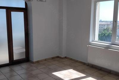 Apartament cu 3 camere decomandat în Micro 6 - 1